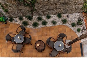 Outdoor dining - Celtic Lodge (Viseu)