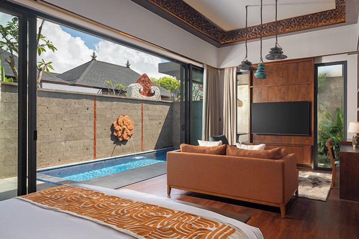 Villa, 1 King Bed, Private Pool, Pool View (with Free Return Airport Transfers) | In-room safe, desk, laptop workspace, free WiFi