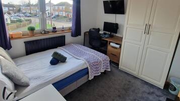 2 bedrooms, iron/ironing board, free WiFi, bed sheets