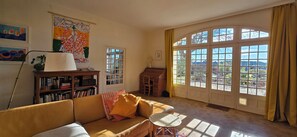 TV, fireplace - MAISON BONHEUR authenticity and breathtaking view Mont Ventoux,  10 pers. max (Visan)