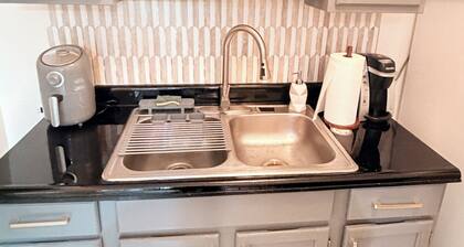 Adorable 1-bedroom apartment with AC in East Rochester