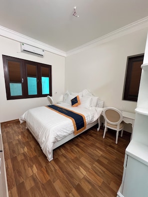 Superior Double Room, Balcony, Garden View | Premium bedding, desk, soundproofing, free WiFi - Noibai Athena Homestay (Hanoi)