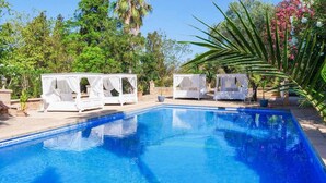 A rectangular pool with white canopied loungers on one side. - Casita - XXL Pool, Nature, Yoga, AC (AG/6) (Manacor)