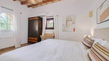 2 slaapkamers, een strijkplank/strijkijzer, wifi, beddengoed