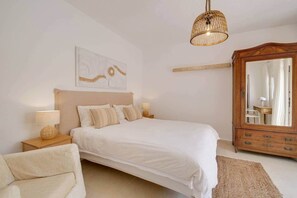 Tabla de planchar con plancha, wifi y ropa de cama 