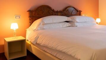 Classic Double Room | Laptop workspace, soundproofing, iron/ironing board, free WiFi