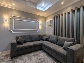 Suite Familiale, vue ville | Coin séjour