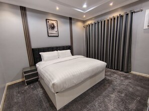 Blackout drapes, iron/ironing board, free WiFi - AZHAAR Suites Furnished Apartments (Madinah)