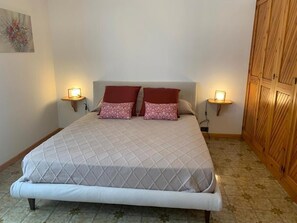 Iron/ironing board, WiFi, bed sheets - Villa Cycas Costamante with pool and 3 Bedrooms (sleeps 7) (Sicilia)