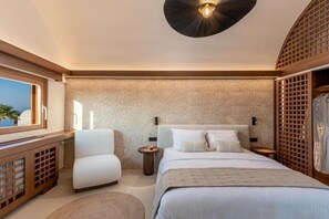 In-room safe, soundproofing, iron/ironing board, free WiFi - FREGATA LUXURY VILLA (Santorini)