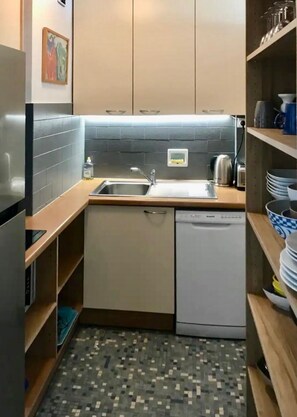Private kitchen - T2 in Agay-Plage, large terrace and 180° sea view (Saint-Raphaël)