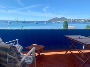Terrace/patio - T2 in Agay-Plage, large terrace and 180° sea view (Saint-Raphaël)