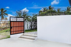 House | Reception - Super Collection O Nibav Beach View (Tirupporur)