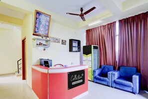 House | Reception - Super Collection O Nibav Beach View (Tirupporur)