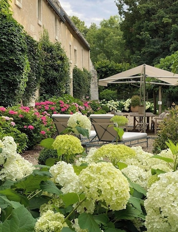 Suite, Garden View | Property grounds. Suite d'hôtes - Domaine de Poulaines