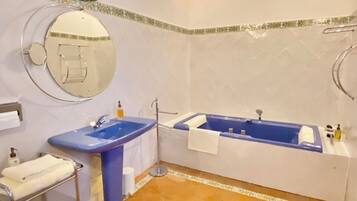 Double Room | Bathroom