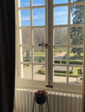 Courtyard view - Suite d'hôtes - Domaine de Poulaines (Poulaines)