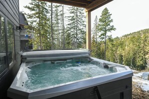 Outdoor spa tub - Summit Seeker - Modern Mountain Home (Lead)