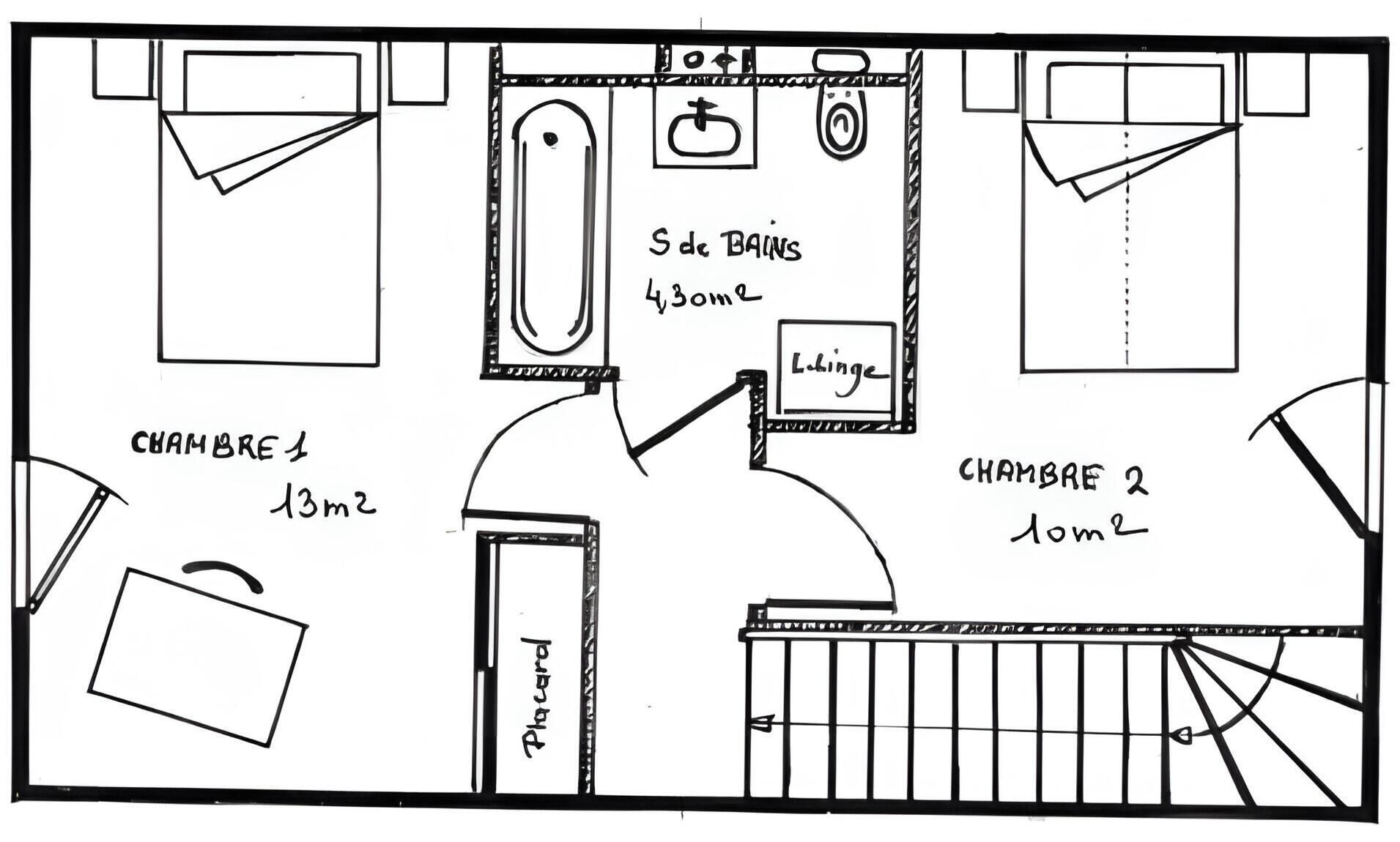 Un plan d’étage comprenant deux chambres, une salle de bain, un salon et un espace patio.