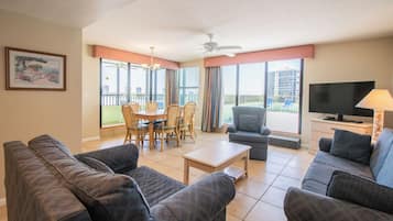 Condo, 2 Bedrooms | Living area