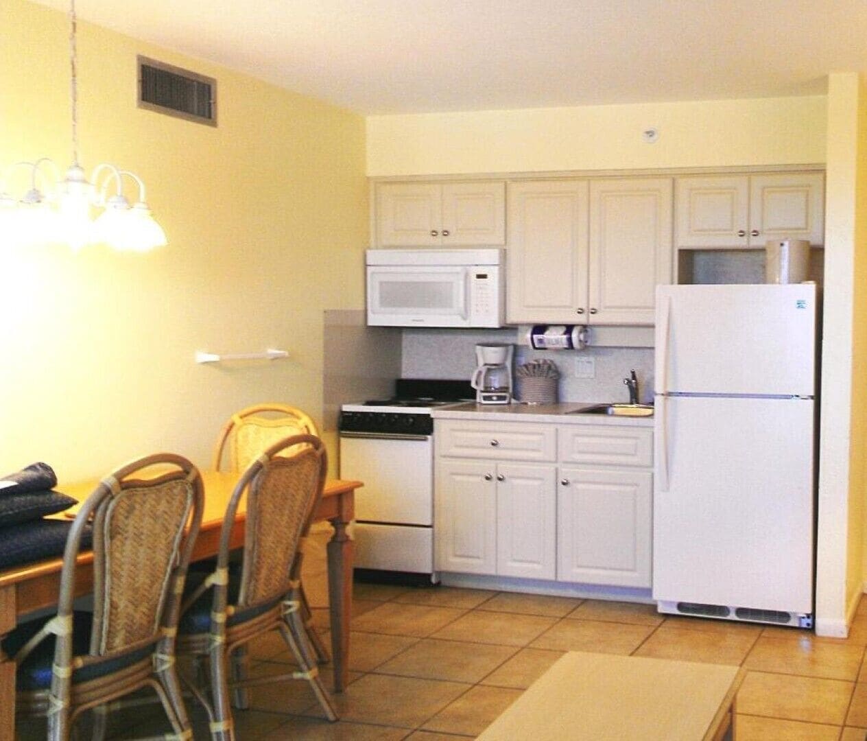 Leilighet, 1 soverom, balkong | Eget kjøkken | Kjøleskap, mikrobølgeovn, ovn og kokeplater