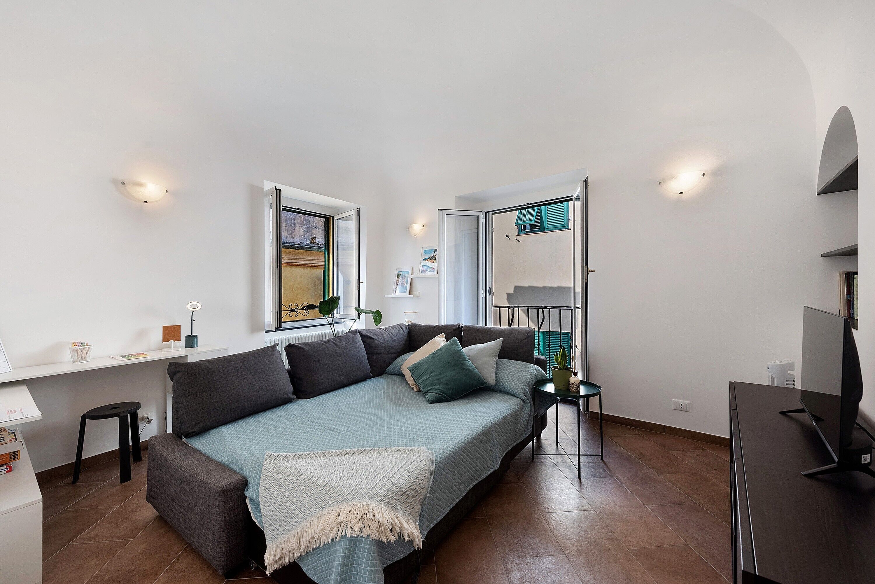 Una scrivania, ferro/asse da stiro, Wi-Fi, lenzuola