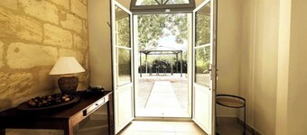 Family home on the banks of the Dordogne between Saint Emilion and Bordeaux