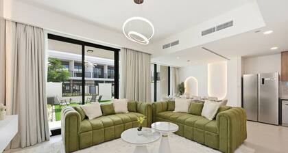 Modern Luxe 4BR Oasis | Peaceful Views