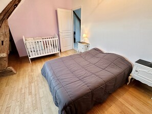 2 bedrooms, bed sheets