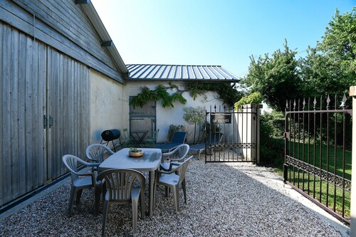 Gîte Lilas De Mer: Holiday Home with Private Terrace and Garden