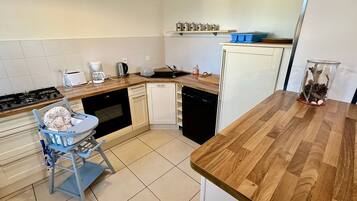 Køleskab, mikrobølgeovn, ovn, kogeplade