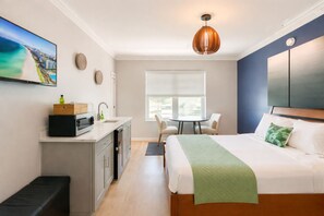 Studio | Living area - Sunny Studio Haven in Miami Beach (Miami Beach)