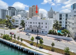 Exterior - Sunny Studio Haven in Miami Beach (Miami Beach)