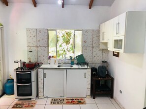 House, Kitchen | Private kitchen - Casa com Jacuzzi e Churrasqueira (São Sebastião)