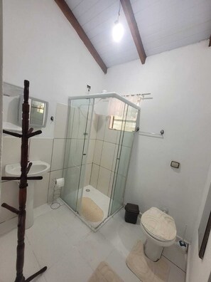 House, Kitchen | Bathroom | Free toiletries, towels, soap, toilet paper - Casa com Jacuzzi e Churrasqueira (São Sebastião)