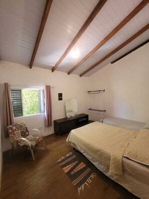 House, Kitchen | Free WiFi - Casa com Jacuzzi e Churrasqueira (São Sebastião)