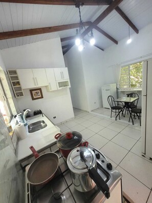 Chalet | Private kitchen - Casa com Jacuzzi e Churrasqueira (São Sebastião)