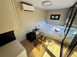 1 bedroom, WiFi, bed sheets - Serene 1-bedroom hotel with AC in charming Tambon Rawai (Tambon Rawai)