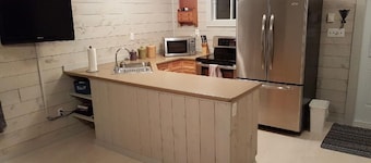 Peaceful 1-bedroom house in a charming community on Fogo Island.