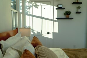 Iron/ironing board, Internet, bed sheets - Boho Jungle Mid-century Modern Villa ~10 min to DT (Austin)
