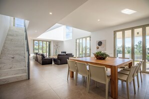 Dining - Unique villa with swimming pool located in the mountains (Las Palmeras)