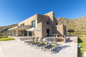 Terrace/patio - Unique villa with swimming pool located in the mountains (Las Palmeras)