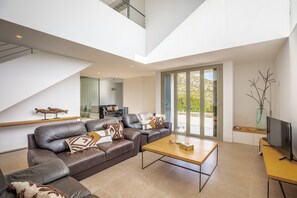 Smart TV, fireplace - Unique villa with swimming pool located in the mountains (Las Palmeras)