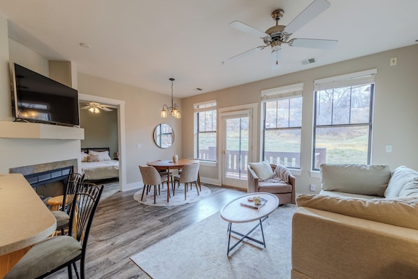 Smart TV, fireplace - Cozy, Newly Updated Condo in Park City (Park City)