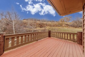 Property grounds - Cozy, Newly Updated Condo in Park City (Park City)