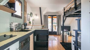 Fridge, oven, dishwasher, coffee/tea maker - Studio welcoming 2 people - Balcony - Swimming pool (Giez)