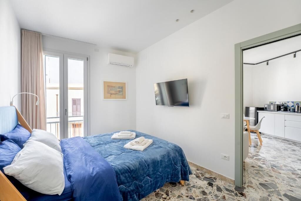 Apartamento, balcón, vistas parciales al mar | Escritorio, cortinas opacas, sistema de insonorización y wifi gratis