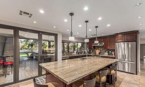 Fridge, microwave, oven, stovetop - Luxury Golf Estate | Pool, Tennis, Pickleball (Scottsdale)