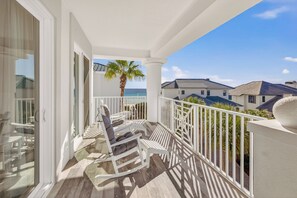 Terrace/patio - NEW LISTING l GULF VIEW l BEACHFRONT BUILDING l TOP FLOOR l SEASONAL BEACH SETUP (Santa Rosa Beach)