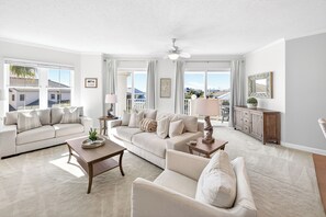 Smart TV, books - NEW LISTING l GULF VIEW l BEACHFRONT BUILDING l TOP FLOOR l SEASONAL BEACH SETUP (Santa Rosa Beach)